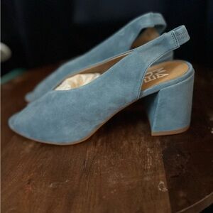 Very cute light blue suede shoes 9m